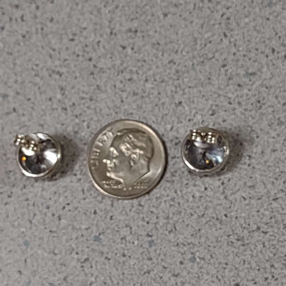 Firm Final price!*Large cubic ear studs - Picture 7 of 7